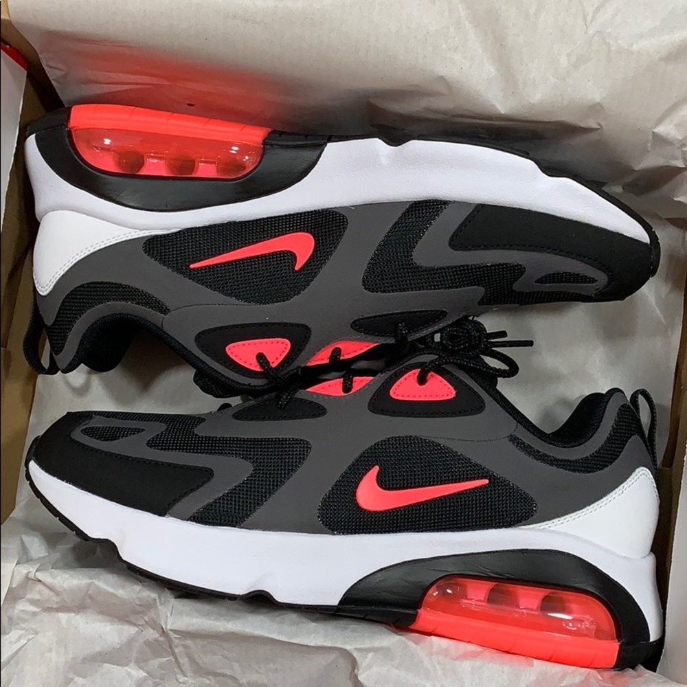 NIKE AIR MAX 200 Thunder Grey/Hot Punch-Black
NWT - Picture 13 of 16